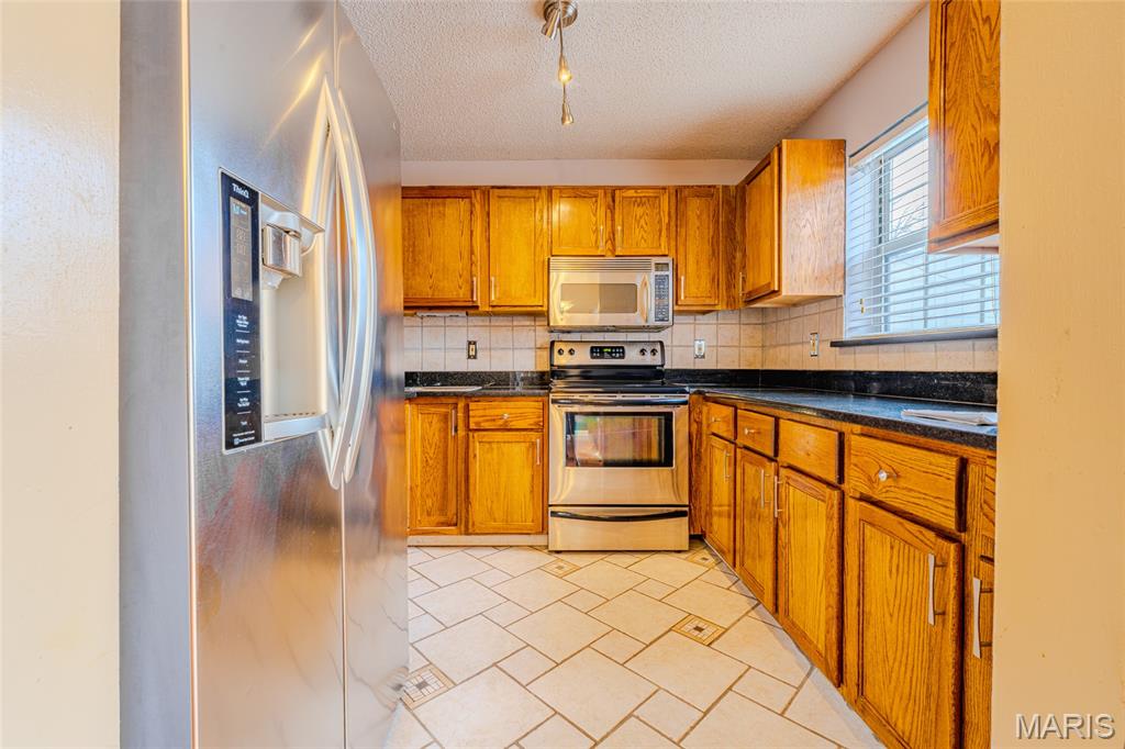 1465 Bobolink Place Property Photo 8