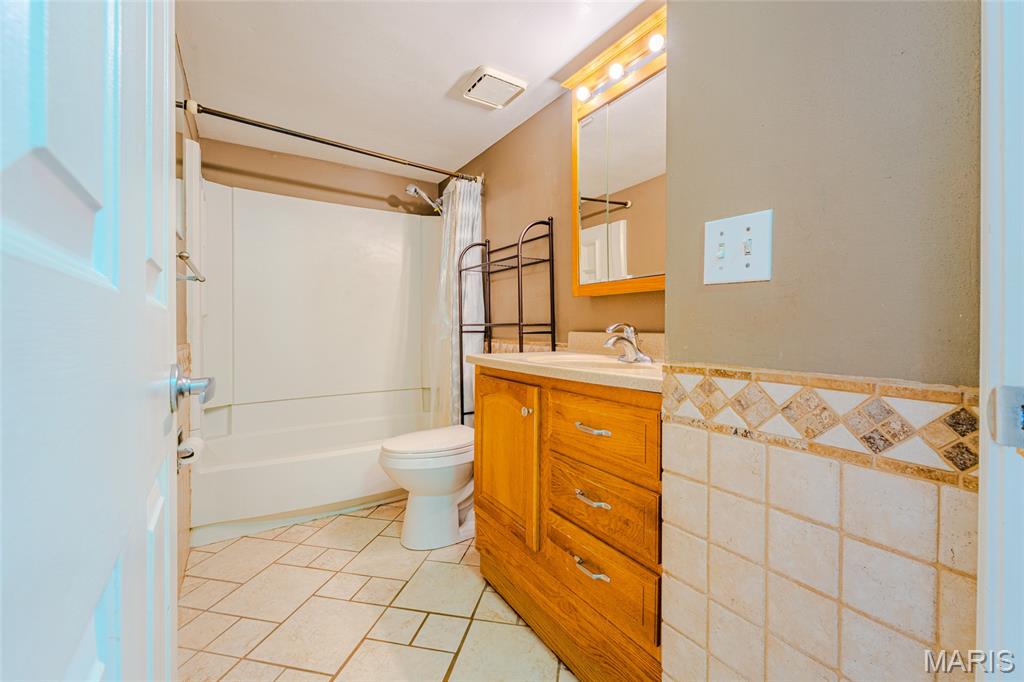 1465 Bobolink Place Property Photo 12