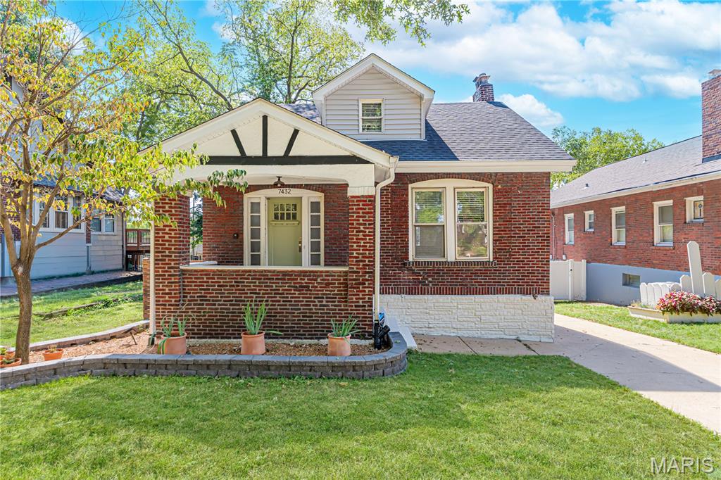 7432 Warner Avenue Property Photo 1