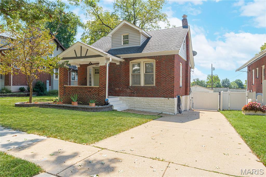 7432 Warner Avenue Property Photo 1