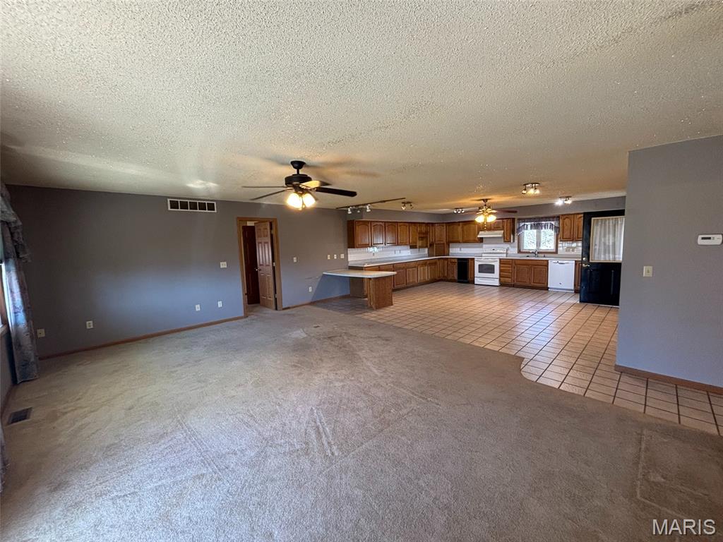 705 N Pine Street Property Photo 2