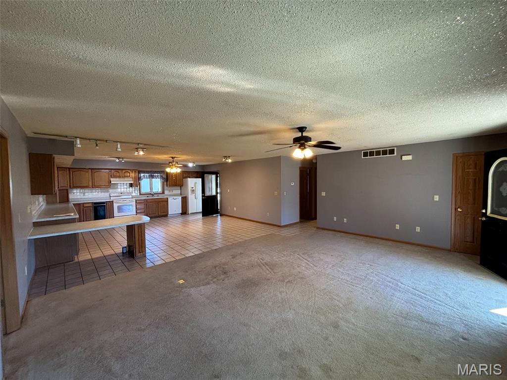705 N Pine Street Property Photo 3