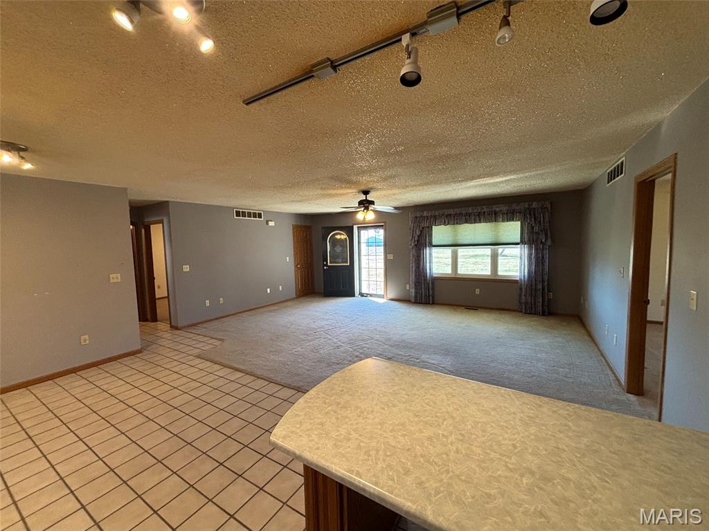 705 N Pine Street Property Photo 4