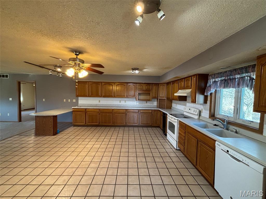 705 N Pine Street Property Photo 5