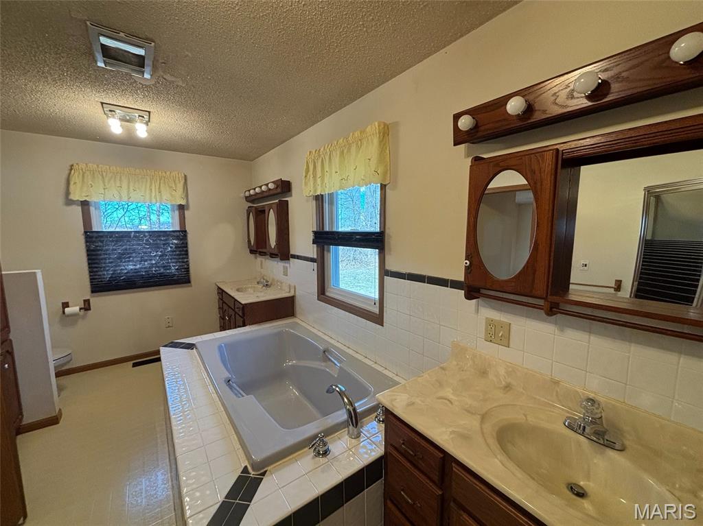705 N Pine Street Property Photo 8