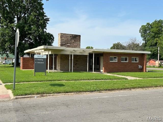 500 N Douglas Property Photo 1