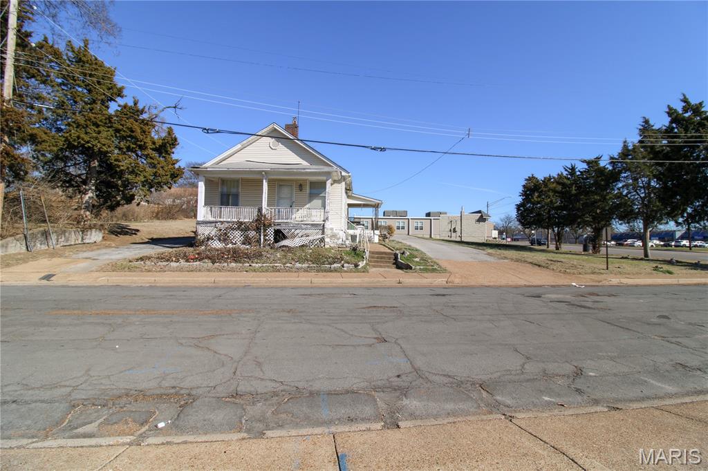 7853 Olive Boulevard Property Photo 5