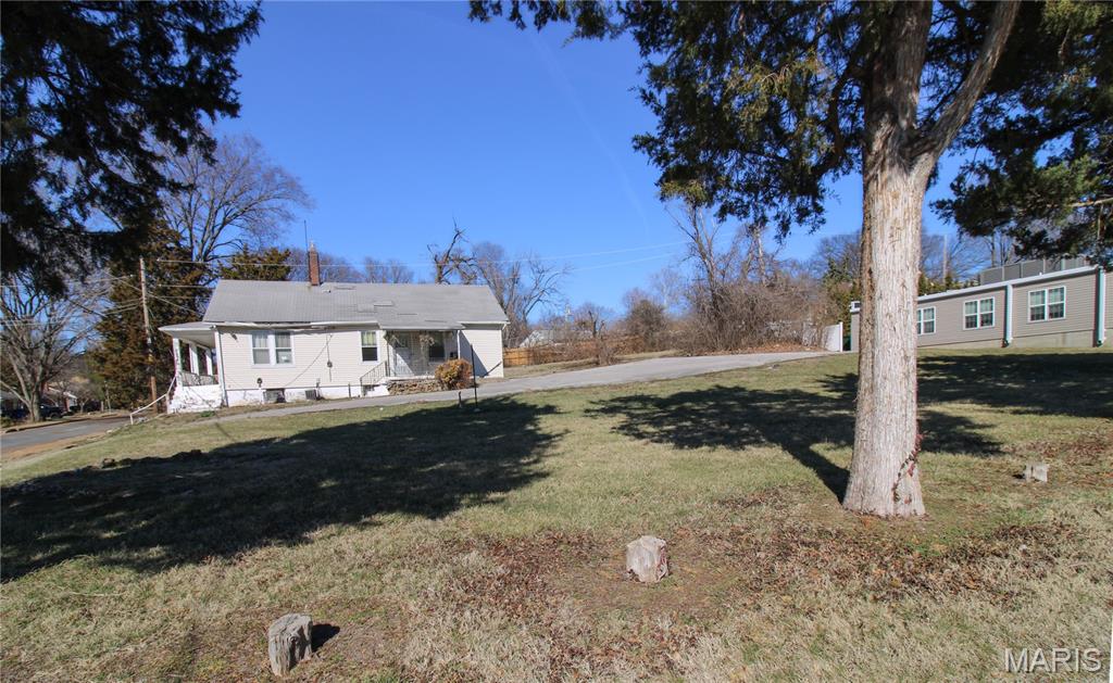 7853 Olive Boulevard Property Photo 8