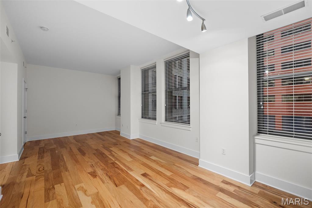 314 N Broadway 705 Property Photo 10