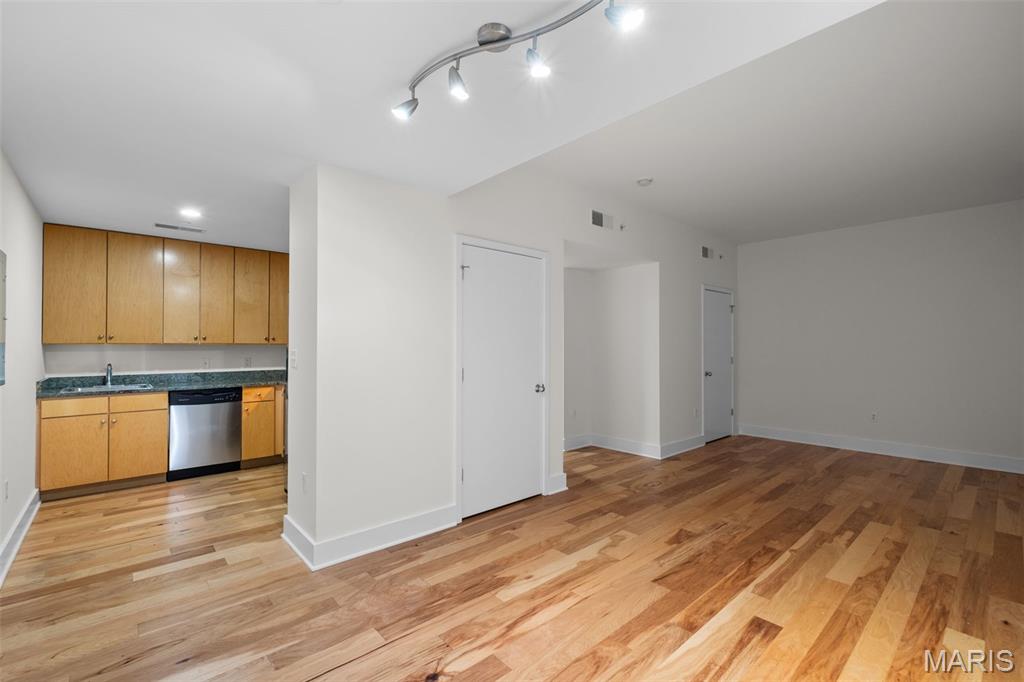 314 N Broadway 705 Property Photo 15