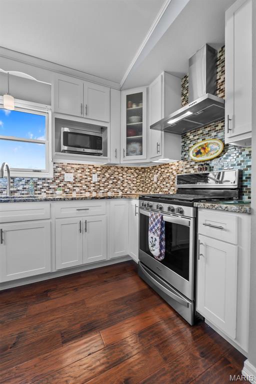 2049 Madison 208 Property Photo 17