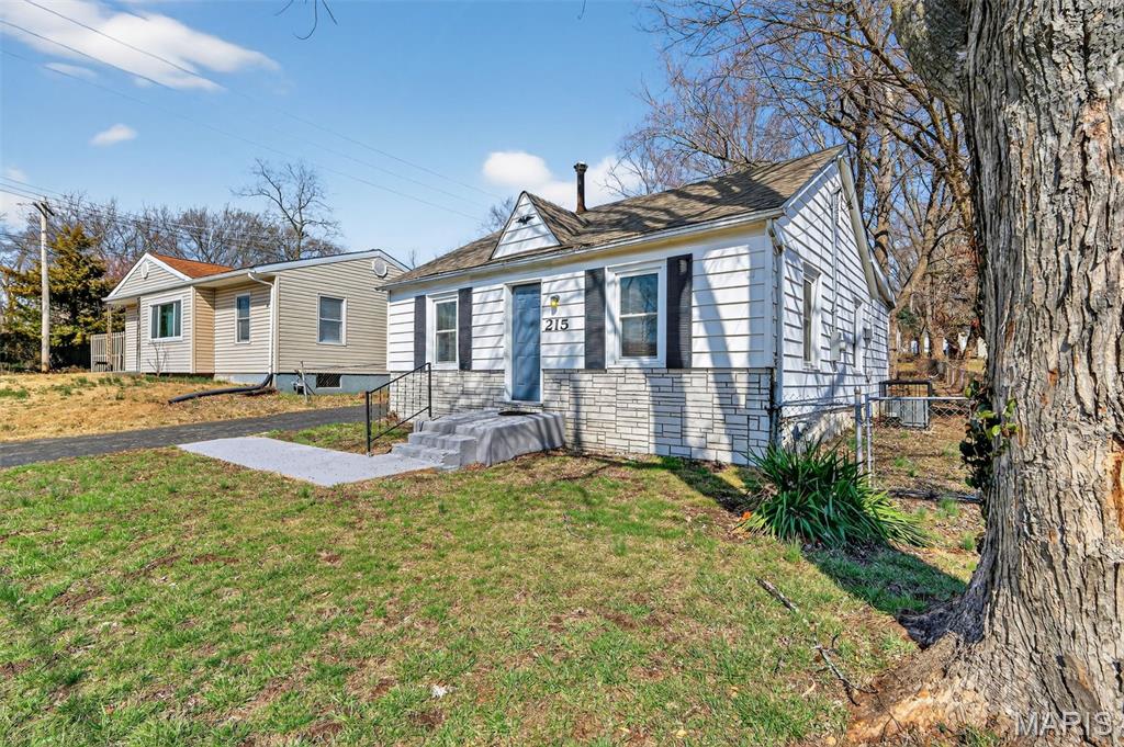 215 Ryan Avenue Property Photo 2