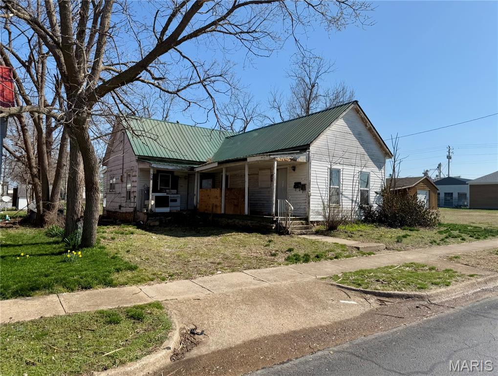 176 N Jackson Avenue