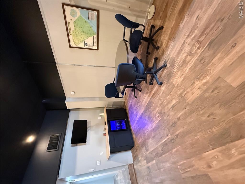 210 Broadway Property Photo 4