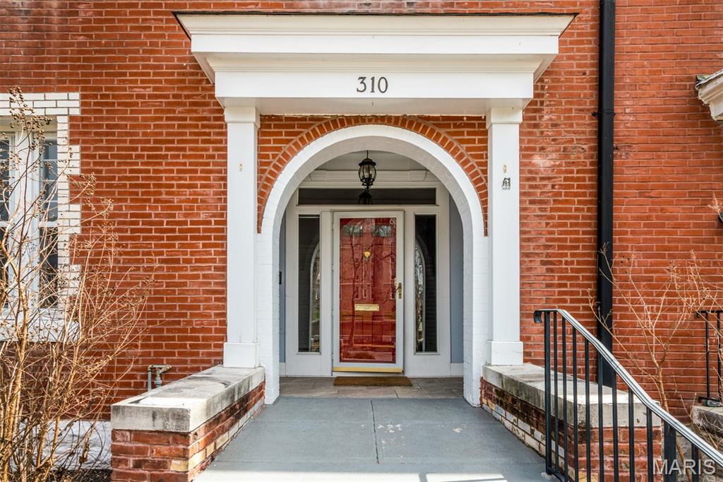 310 N Newstead Avenue Property Photo 5