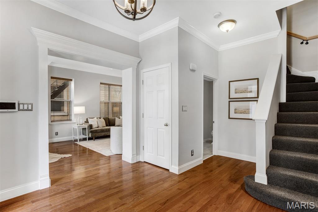 310 N Newstead Avenue Property Photo 8