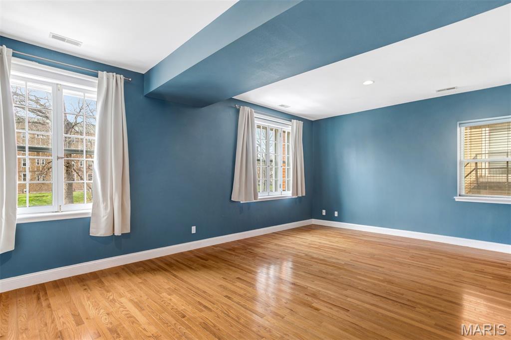 310 N Newstead Avenue Property Photo 35