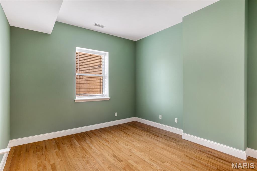 310 N Newstead Avenue Property Photo 38