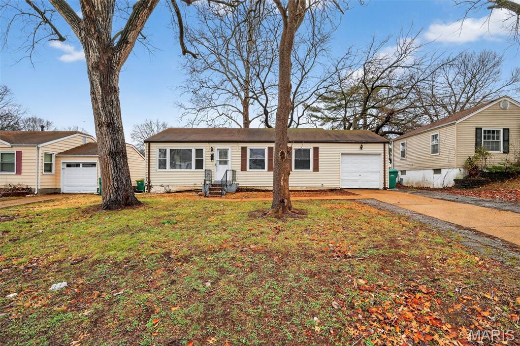 1128 Grenshaw Drive Property Photo 1