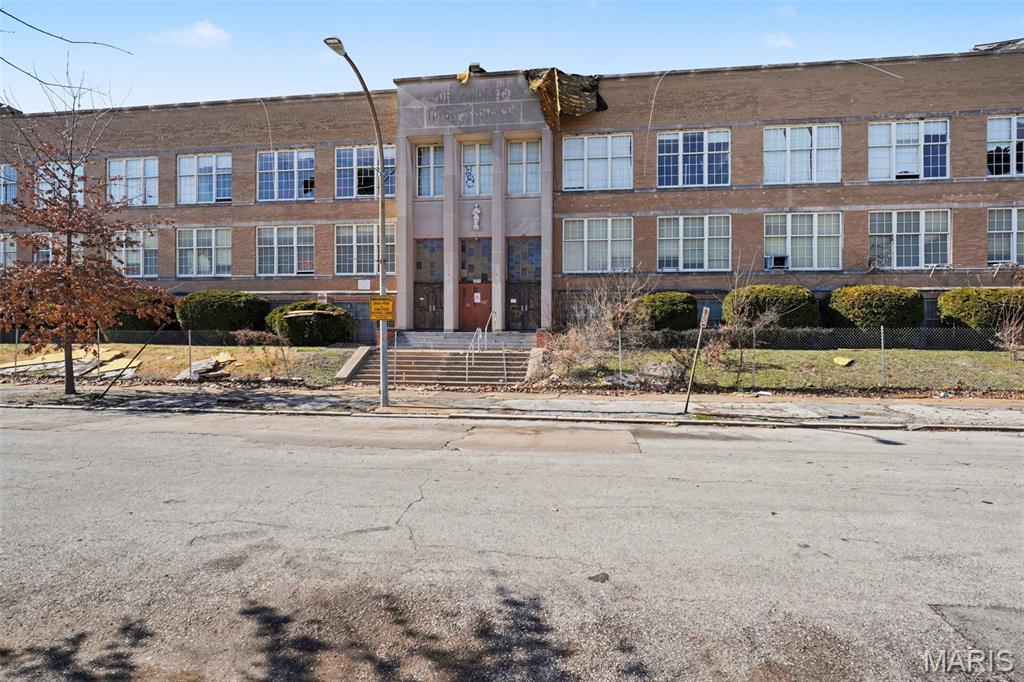 4253 Clarence Avenue Property Photo 1