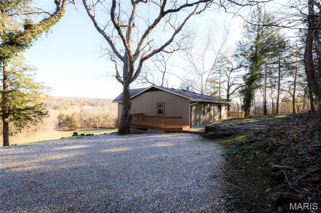 827 Lake Valley Drive Property Photo 2