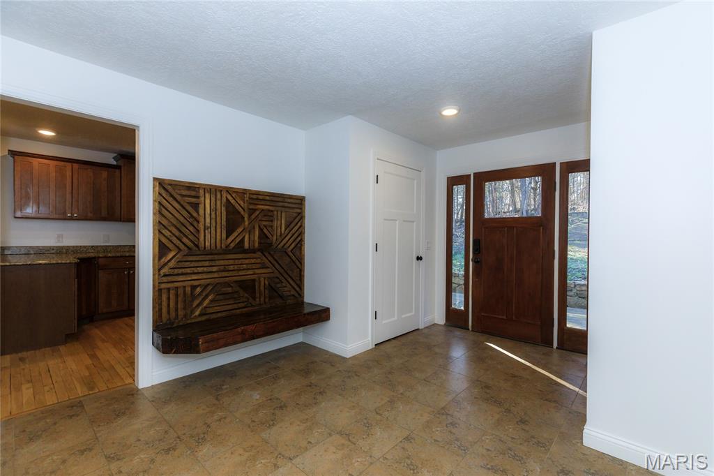827 Lake Valley Drive Property Photo 27