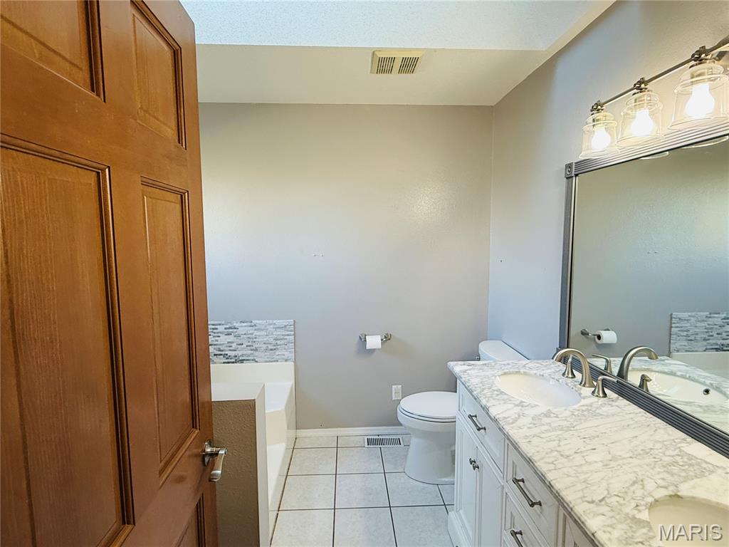 6 Jennifer Lane Property Photo 12