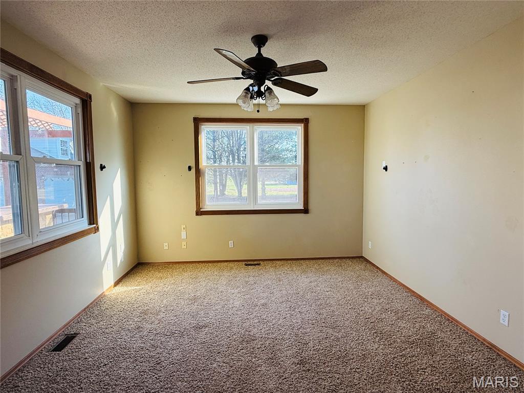 6 Jennifer Lane Property Photo 14
