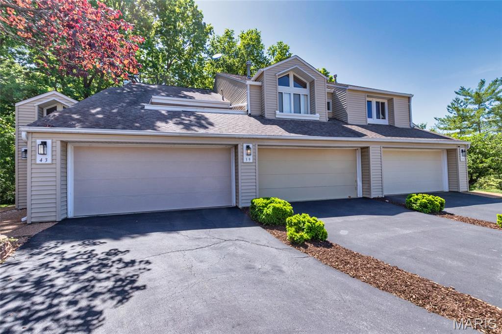39 Ridgeview Circle Court Property Photo 1