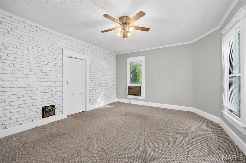 215 E 8th Street Property Photo 8
