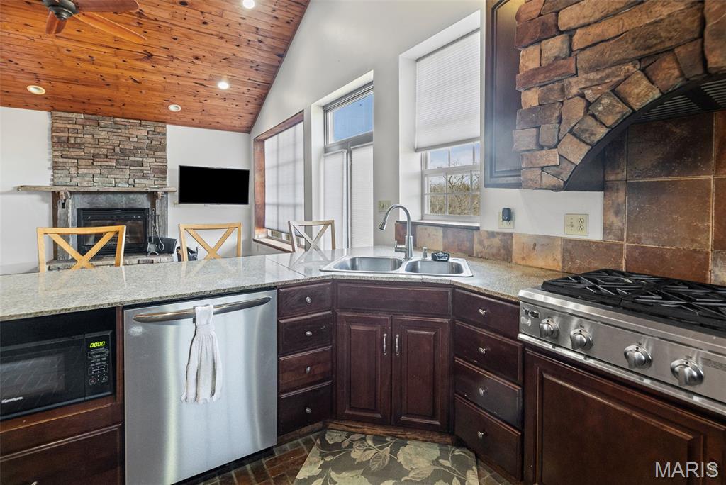 4242 Quirin Road Property Photo 16