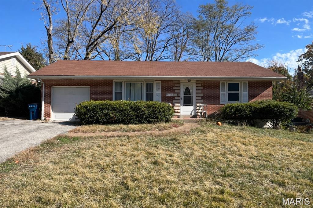 4708 N Hills Lane Property Photo 1