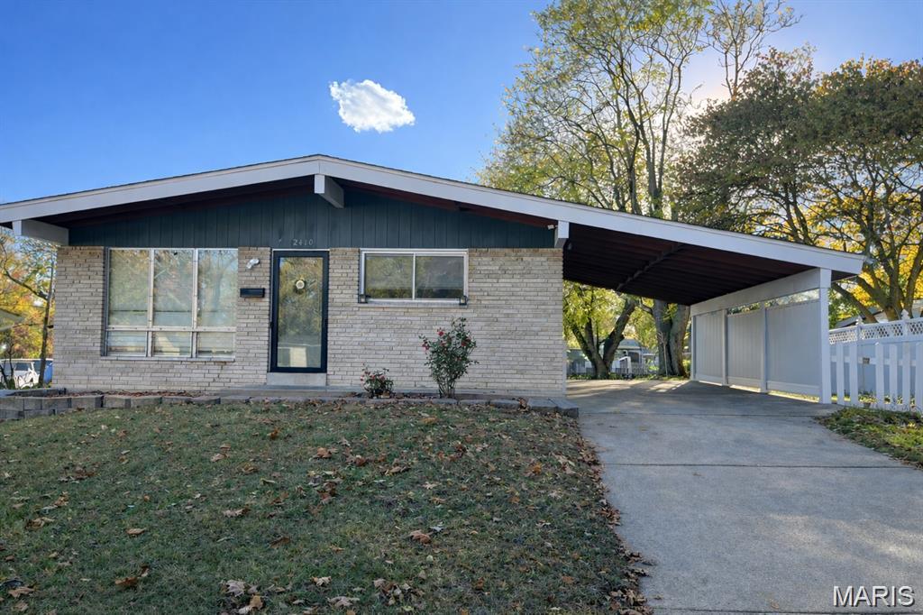 2410 Mockingbird Lane Property Photo 1
