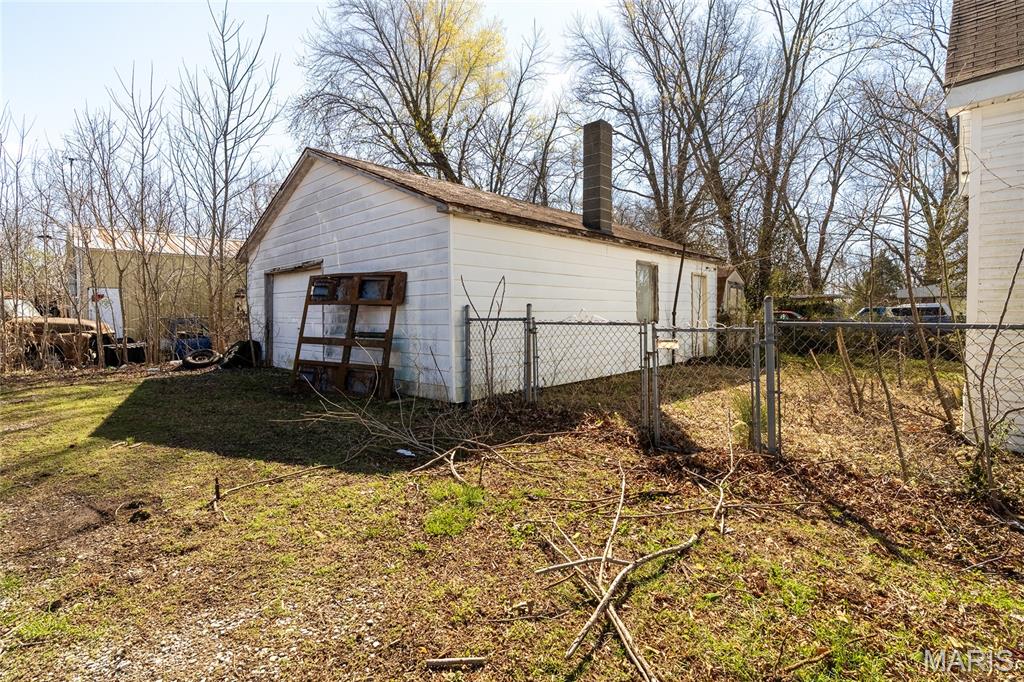 221 N Main Property Photo 17