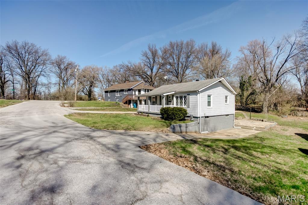 2425 La Salle Drive Property Photo 2