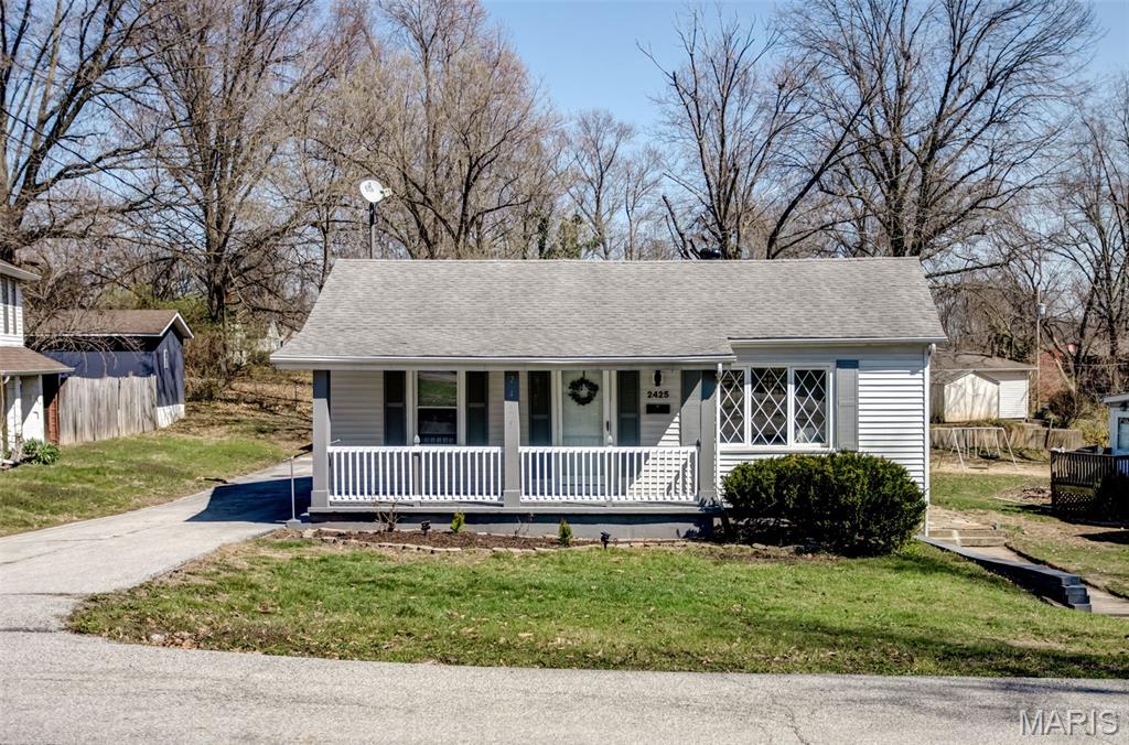 2425 La Salle Drive Property Photo 3