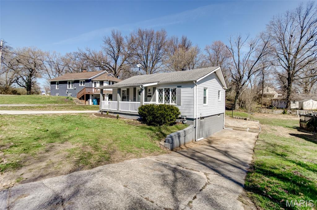 2425 La Salle Drive Property Photo 4