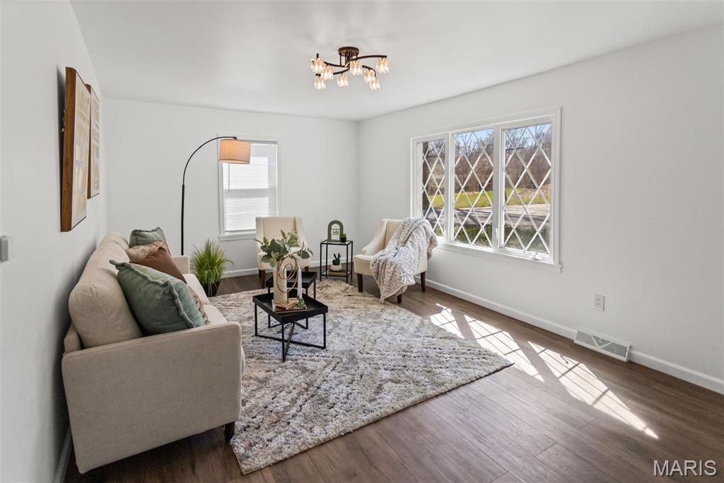 2425 La Salle Drive Property Photo 8