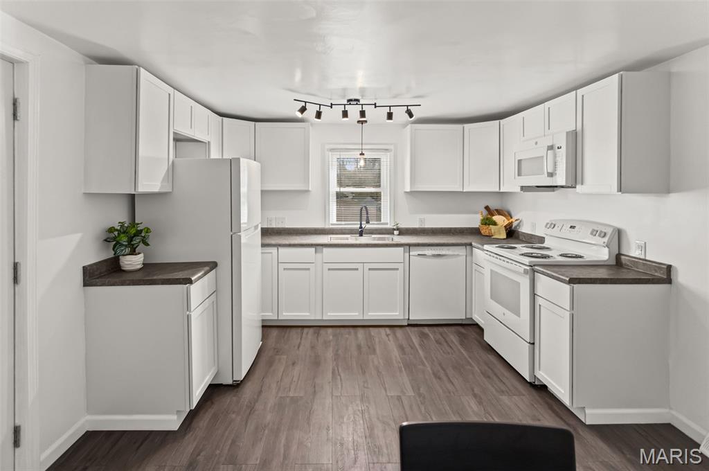 2425 La Salle Drive Property Photo 12