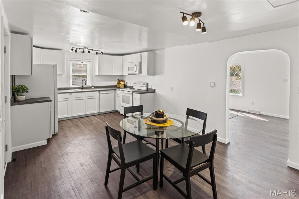 2425 La Salle Drive Property Photo 13