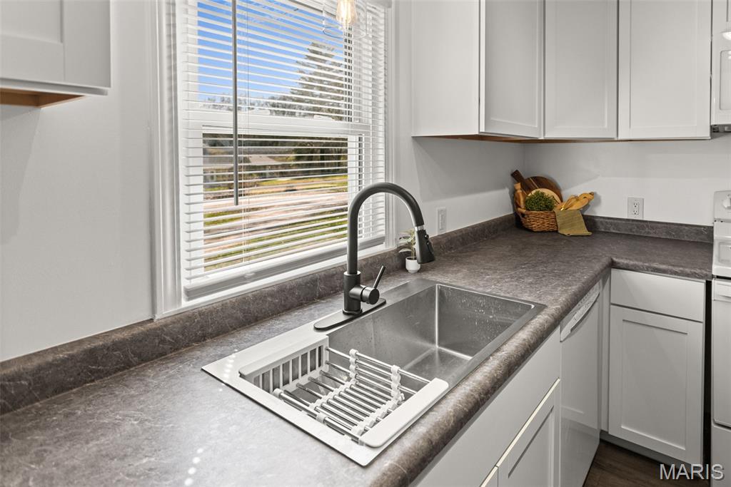 2425 La Salle Drive Property Photo 16