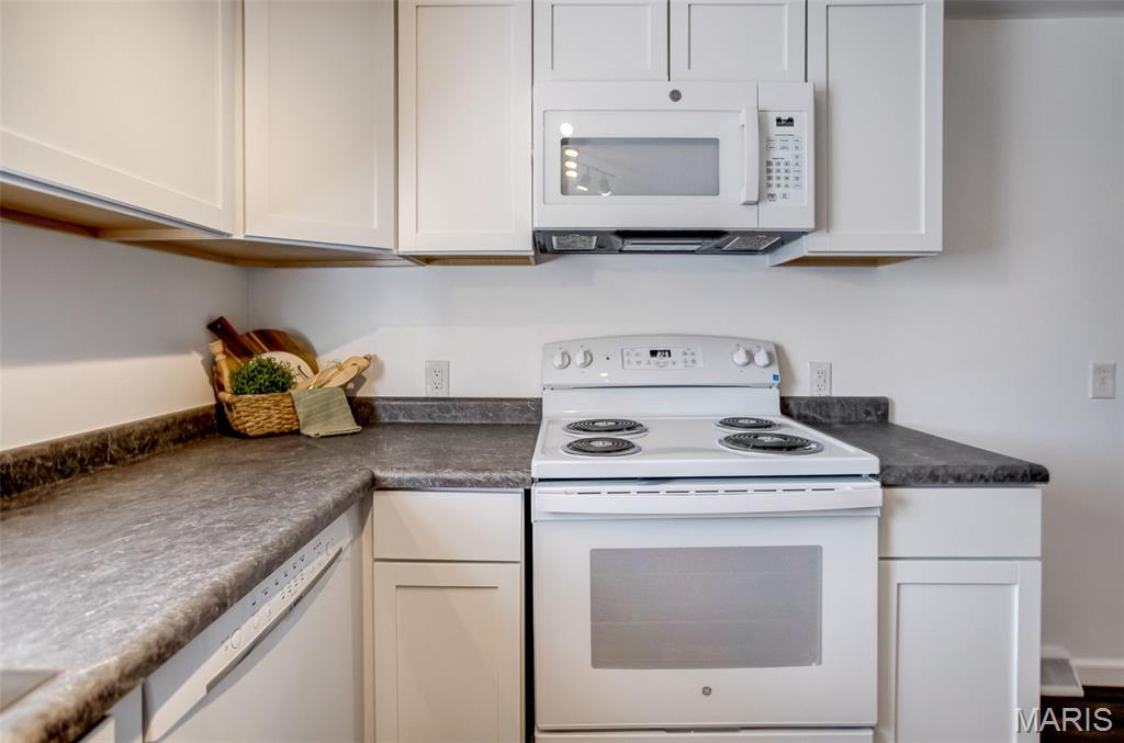 2425 La Salle Drive Property Photo 17