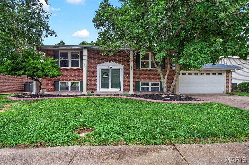 547 Golfwood Drive Property Photo 1