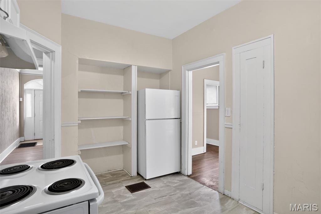 437 S Clark Avenue Property Photo 12
