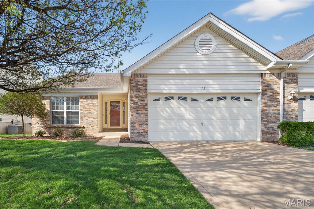12 Shimmering Lake Court 2a Property Photo 1
