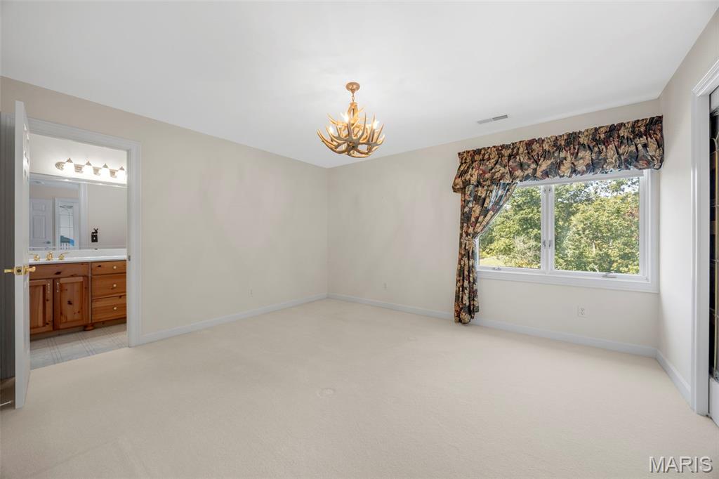 26017392 Property Photo 43