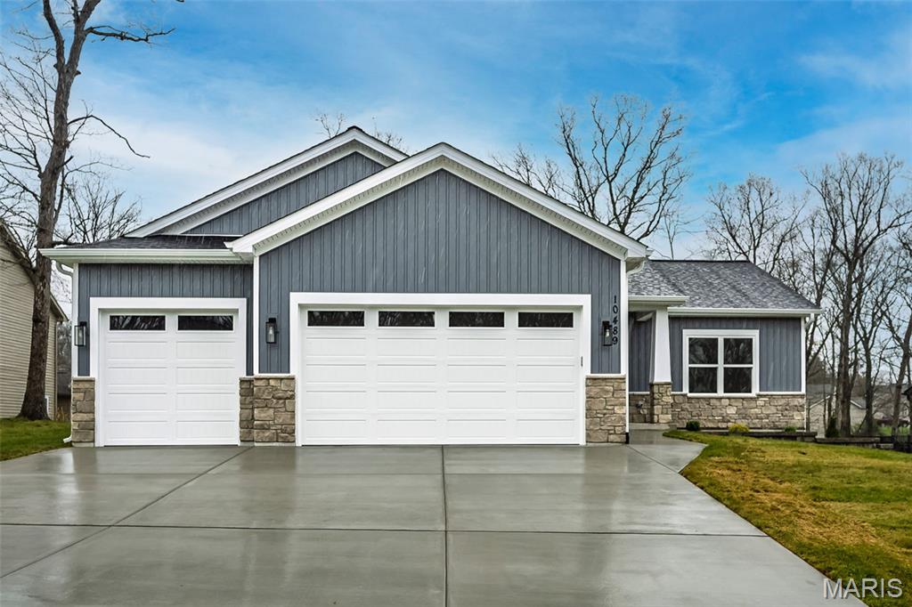 10489 Walnut Lane