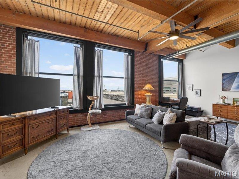 26018342 Property Photo 16