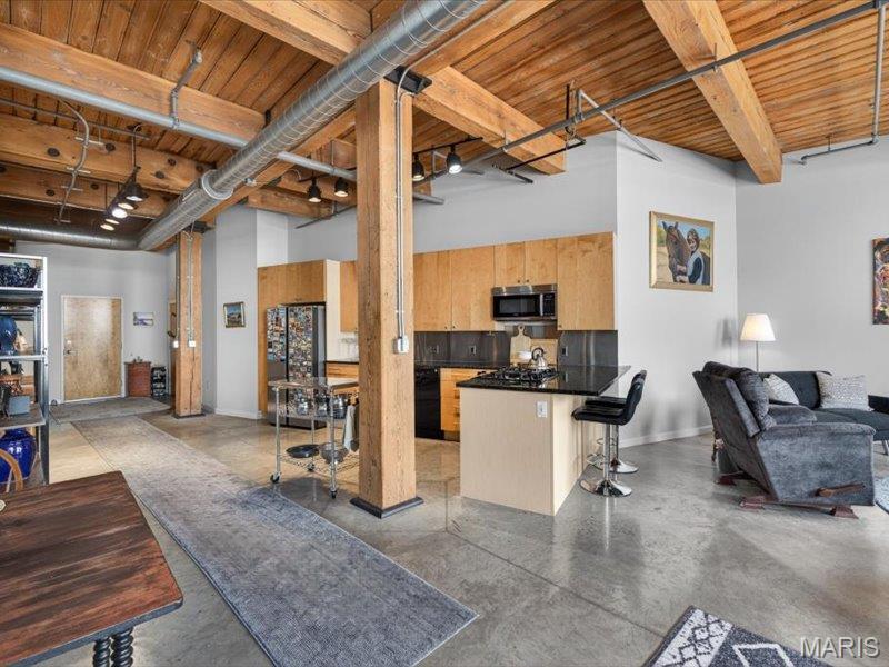 26018342 Property Photo 17