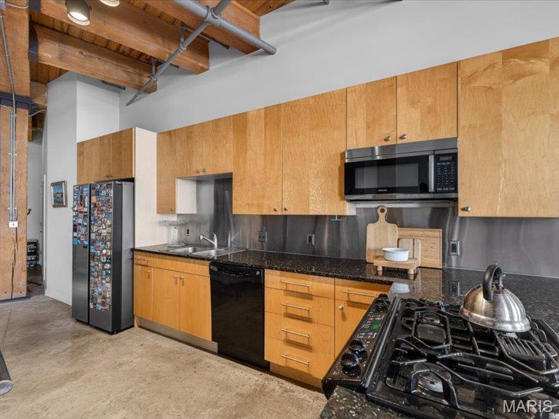 26018342 Property Photo 18